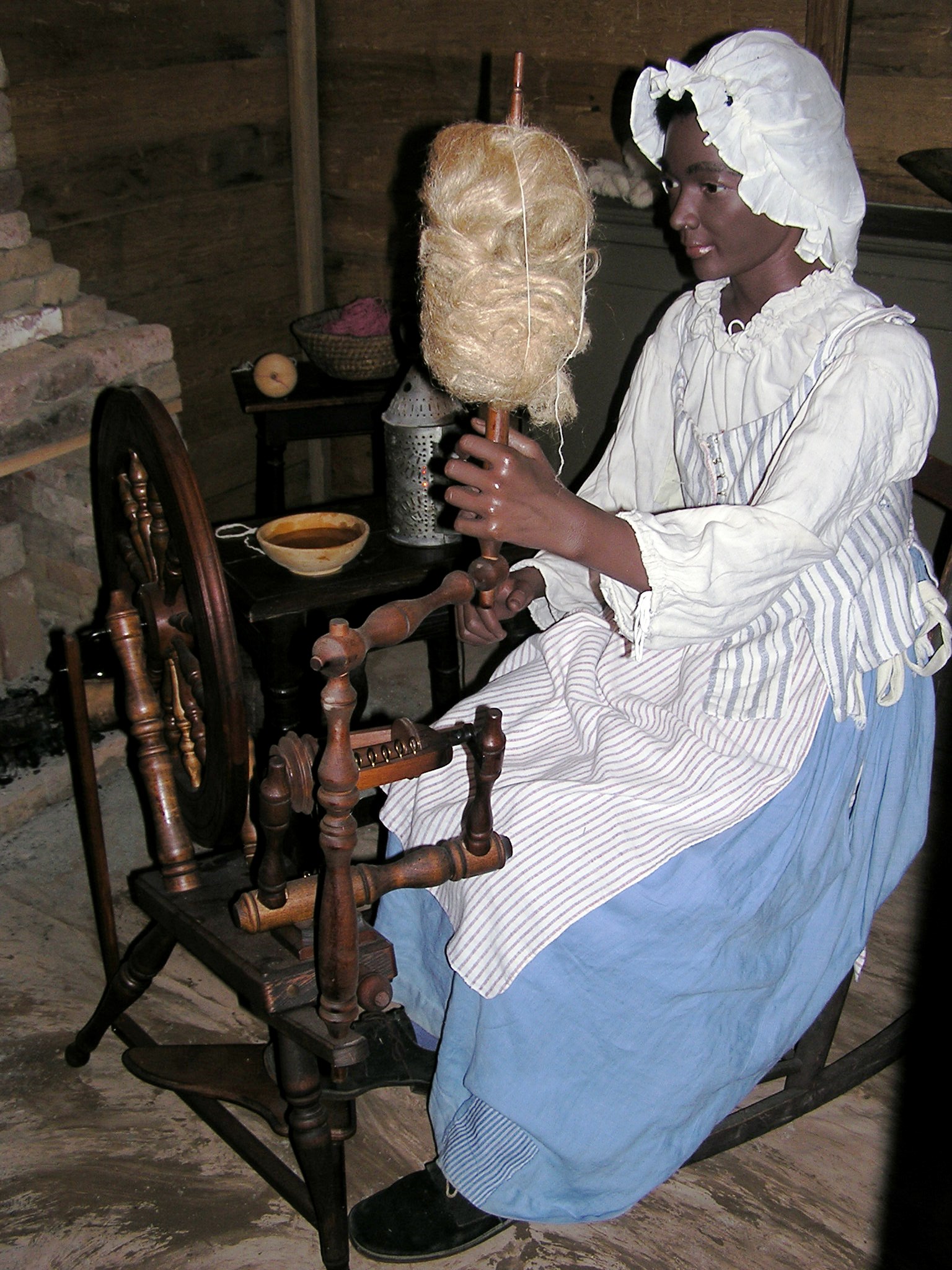 Dinah Patten spinning